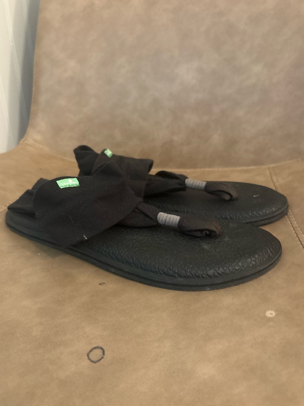 Sanuk black yoga sling II two strap sandals shoes size 8